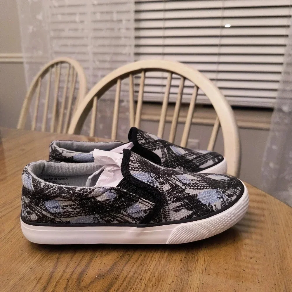 Slip on blue white black new boys size 2 3 athletic casual shoe tennis fashion